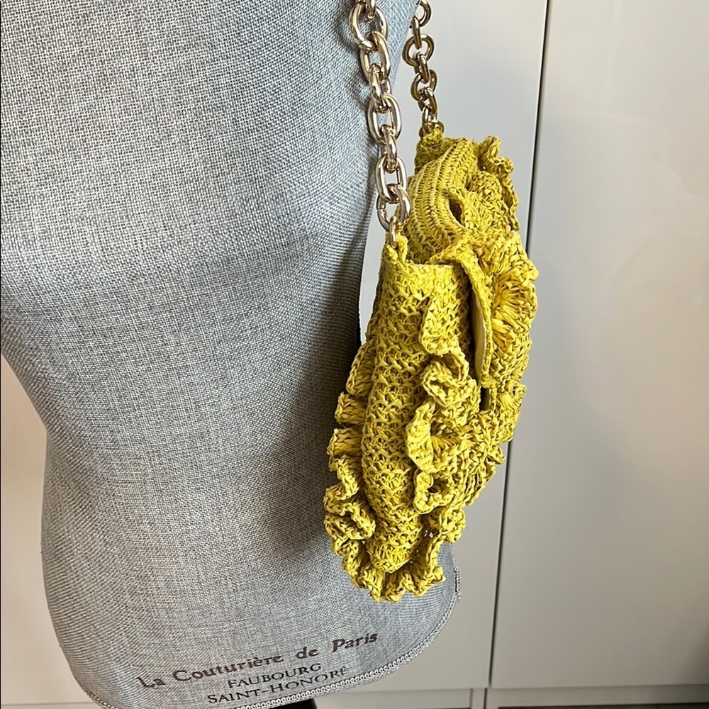 Zara NWOT Chartreuse Ruffled Raffia Shoulder Bag Gold Chain Strap - Picture 4 of 14